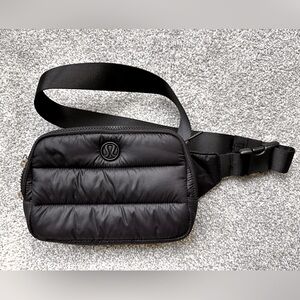 LULULEMON cross body puff
